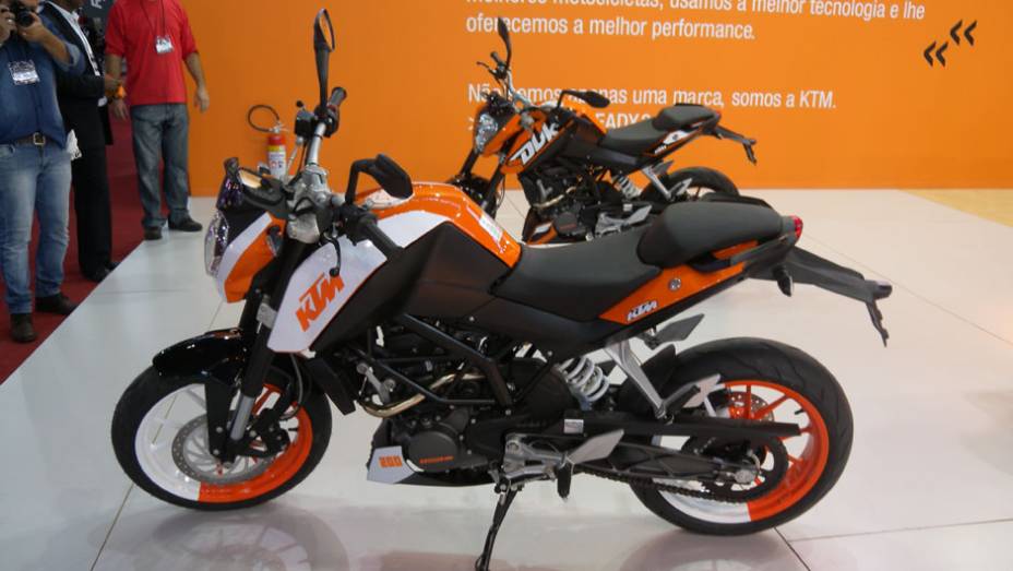 Modelo está em exposição no estande da marca | <a href="https://beta-develop.quatrorodas.abril.com.br/moto/noticias/ktm-revela-novidades-vem-brasil-642407.shtml" rel="migration">Leia mais</a> Modelo está em exposição no estande da marca | <a href="https://beta-develop.quatrorodas.abril.com.br/moto/noticias/ktm-revela-novidades-vem-brasil-642407.shtml" rel="migration">Leia mais</a>