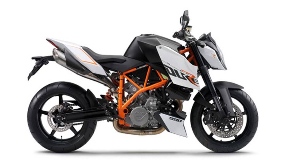 Modelo 990 será o primeiro a chegar ao mercado | <a href="https://beta-develop.quatrorodas.abril.com.br/moto/noticias/ktm-revela-novidades-vem-brasil-642407.shtml" rel="migration">Leia mais</a>