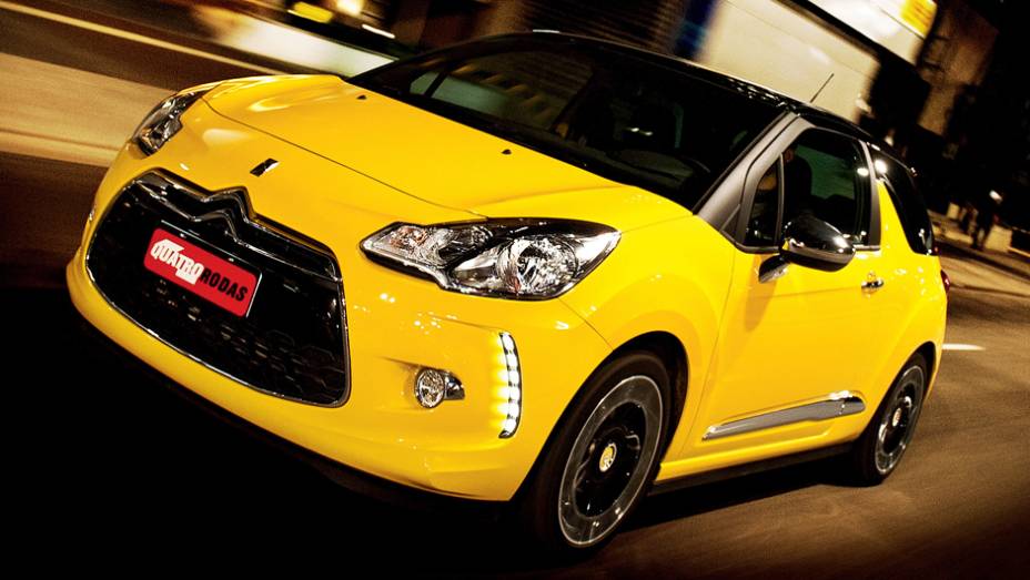 Citroën DS3 (gasolina): urbano 11,3 km/l | rodoviário 14,4 km/l | <a href="https://beta-develop.quatrorodas.abril.com.br/noticias/fabricantes/inmetro-divulga-carros-mais-economicos-ou-beberroes-2014-771045.shtml" rel="migration">Leia mais</a>