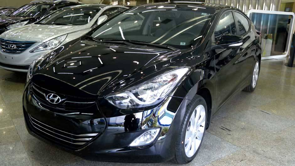 Hyundai Elantra | <a href="https://beta-develop.quatrorodas.abril.com.br/noticias/veloster-elantra-ja-estao-venda-concessionarias-hyundai-303518_p.shtml" rel="migration">Leia mais</a> Hyundai Elantra | <a href="https://beta-develop.quatrorodas.abril.com.br/noticias/veloster-elantra-ja-estao-venda-concessionarias-hyundai-303518_p.shtml" rel="migration">Leia mais</a>
