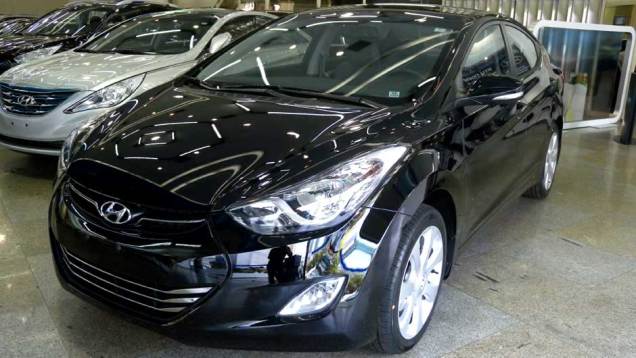 Hyundai Elantra | <a href="https://beta-develop.quatrorodas.abril.com.br/noticias/veloster-elantra-ja-estao-venda-concessionarias-hyundai-303518_p.shtml" rel="migration">Leia mais</a> Hyundai Elantra | <a href="https://beta-develop.quatrorodas.abril.com.br/noticias/veloster-elantra-ja-estao-venda-concessionarias-hyundai-303518_p.shtml" rel="migration">Leia mais</a>