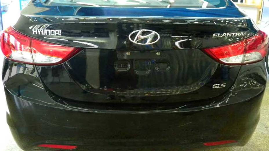 Hyundai Elantra | <a href="https://beta-develop.quatrorodas.abril.com.br/noticias/veloster-elantra-ja-estao-venda-concessionarias-hyundai-303518_p.shtml" rel="migration">Leia mais</a>