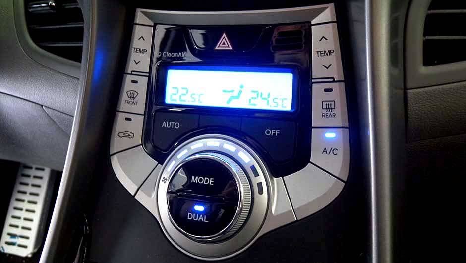Hyundai Elantra | <a href="https://beta-develop.quatrorodas.abril.com.br/noticias/veloster-elantra-ja-estao-venda-concessionarias-hyundai-303518_p.shtml" rel="migration">Leia mais</a> Hyundai Elantra | <a href="https://beta-develop.quatrorodas.abril.com.br/noticias/veloster-elantra-ja-estao-venda-concessionarias-hyundai-303518_p.shtml" rel="migration">Leia mais</a>