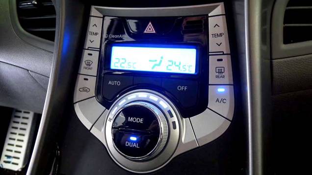 Hyundai Elantra | <a href="https://beta-develop.quatrorodas.abril.com.br/noticias/veloster-elantra-ja-estao-venda-concessionarias-hyundai-303518_p.shtml" rel="migration">Leia mais</a> Hyundai Elantra | <a href="https://beta-develop.quatrorodas.abril.com.br/noticias/veloster-elantra-ja-estao-venda-concessionarias-hyundai-303518_p.shtml" rel="migration">Leia mais</a>