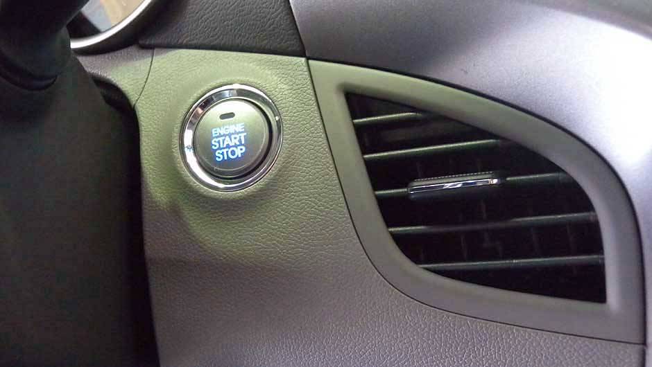 Hyundai Elantra | <a href="https://beta-develop.quatrorodas.abril.com.br/noticias/veloster-elantra-ja-estao-venda-concessionarias-hyundai-303518_p.shtml" rel="migration">Leia mais</a> Hyundai Elantra | <a href="https://beta-develop.quatrorodas.abril.com.br/noticias/veloster-elantra-ja-estao-venda-concessionarias-hyundai-303518_p.shtml" rel="migration">Leia mais</a>