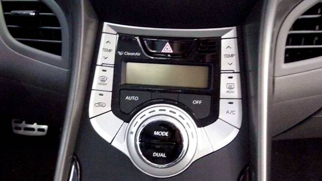 Hyundai Elantra | <a href="https://beta-develop.quatrorodas.abril.com.br/noticias/veloster-elantra-ja-estao-venda-concessionarias-hyundai-303518_p.shtml" rel="migration">Leia mais</a> Hyundai Elantra | <a href="https://beta-develop.quatrorodas.abril.com.br/noticias/veloster-elantra-ja-estao-venda-concessionarias-hyundai-303518_p.shtml" rel="migration">Leia mais</a>