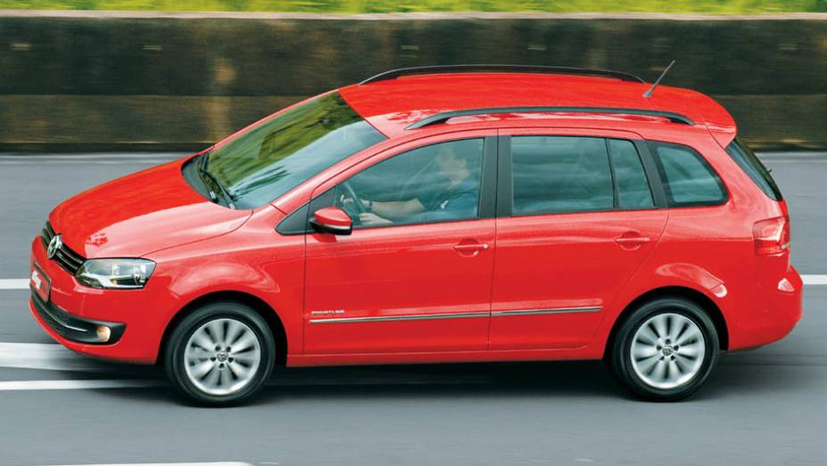 Volkswagen SpaceFox: 3/5 | <a href="https://beta-develop.quatrorodas.abril.com.br/noticias/carros-mais-menos-resistentes-alagamentos-731244.shtml" rel="migration">Leia mais</a>