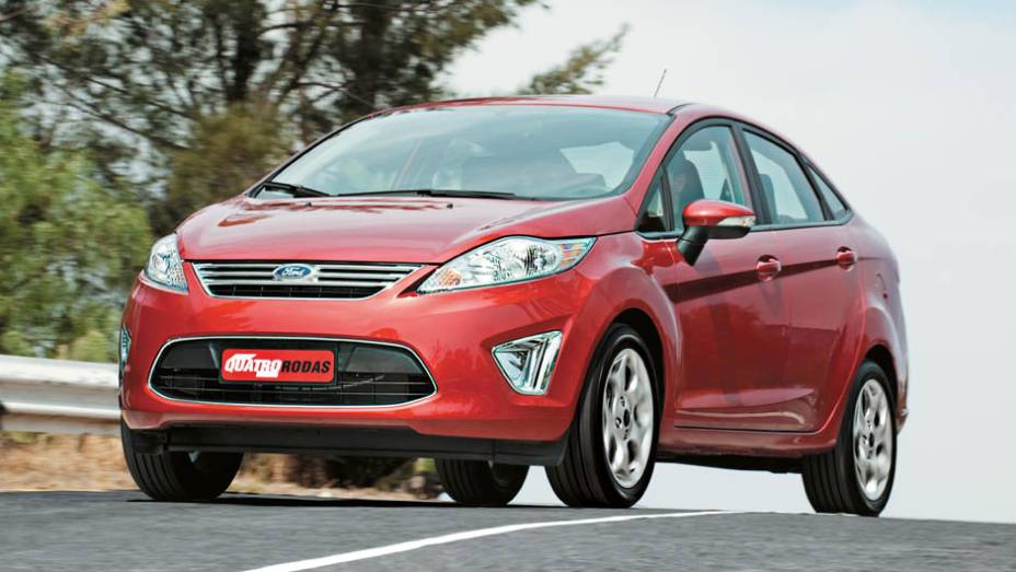 Ford New Fiesta: 3,5/5 | <a href="https://beta-develop.quatrorodas.abril.com.br/noticias/carros-mais-menos-resistentes-alagamentos-731244.shtml" rel="migration">Leia mais</a>