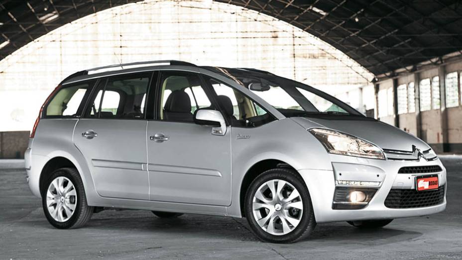 Citroën C4 Picasso | <a href="https://beta-develop.quatrorodas.abril.com.br/noticias/carros-mais-menos-resistentes-alagamentos-731244.shtml" rel="migration">Leia mais</a>