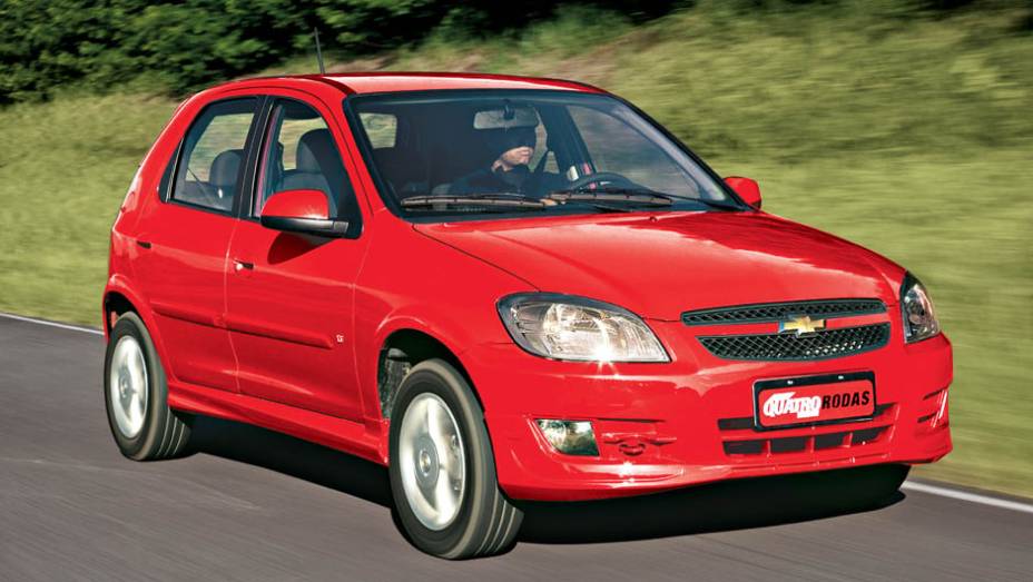 Chevrolet Celta tirou nota 1,5/5 | <a href="https://beta-develop.quatrorodas.abril.com.br/noticias/carros-mais-menos-resistentes-alagamentos-731244.shtml" rel="migration">Leia mais</a>