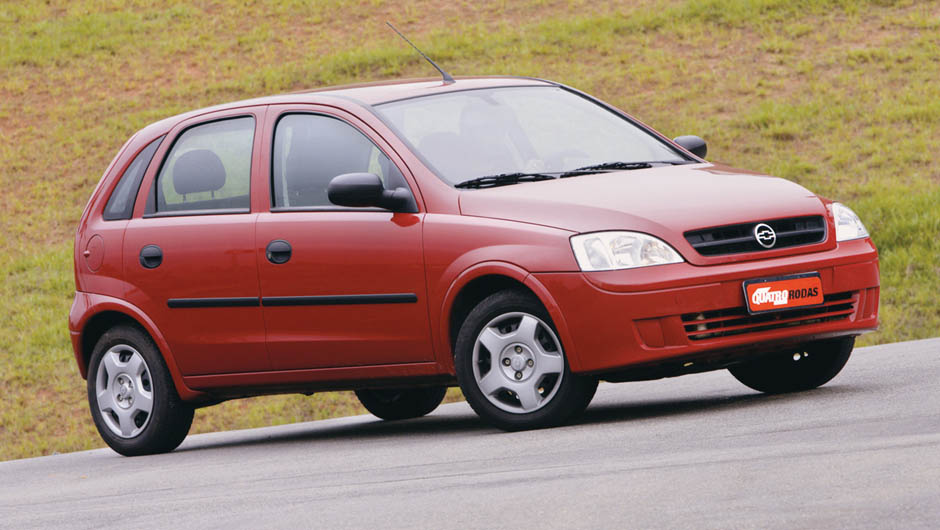 Chevrolet Corsa Hatch é carro usado potente por menos de R$ 30.000