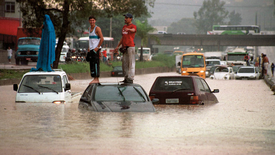 Melhores e piores veículos para enfrentar enchentes