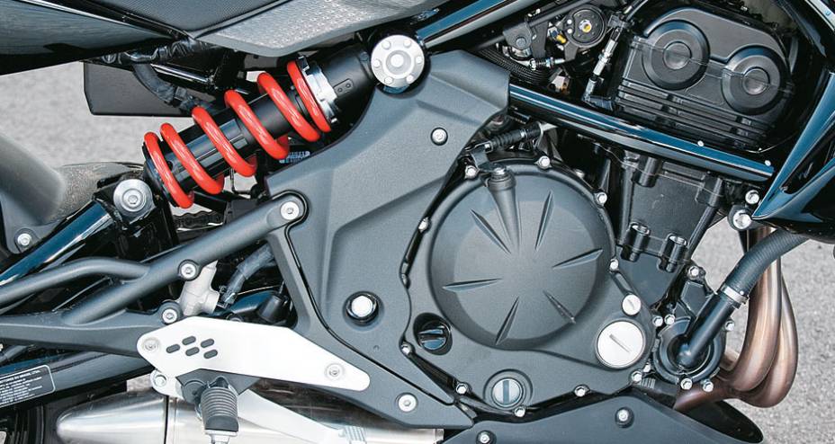 Motor twin em linha de 650 cc: 72,1 cv Motor twin em linha de 650 cc: 72,1 cv
