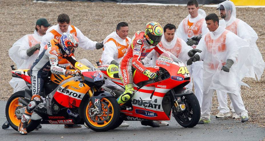 Casey Stoner e valentino Rossi sofreram acidente