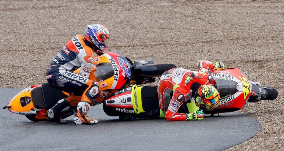 Casey Stoner e valentino Rossi sofreram acidente