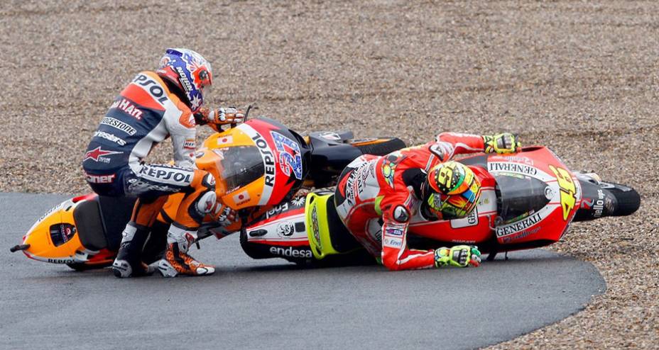 Casey Stoner e valentino Rossi sofreram acidente