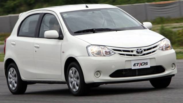 Desenvolvido na Índia, o carro foi projetado pensando nos países emergentes | <a href="https://beta-develop.quatrorodas.abril.com.br/salao-do-automovel/2012/carros/toyota-etios-703992.shtml" rel="migration">Leia mais</a> Desenvolvido na Índia, o carro foi projetado pensando nos países emergentes | <a href="https://beta-develop.quatrorodas.abril.com.br/salao-do-automovel/2012/carros/toyota-etios-703992.shtml" rel="migration">Leia mais</a>
