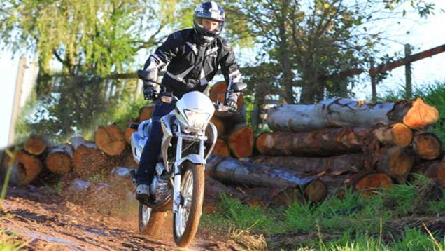 Preço sugerido é de 18.900 reais | <a href="https://beta-develop.quatrorodas.abril.com.br/moto/noticias/falcon-400-esta-volta-691979.shtml" target="_blank" rel="migration">Leia mais</a> Preço sugerido é de 18.900 reais | <a href="https://beta-develop.quatrorodas.abril.com.br/moto/noticias/falcon-400-esta-volta-691979.shtml" target="_blank" rel="migration">Leia mais</a>