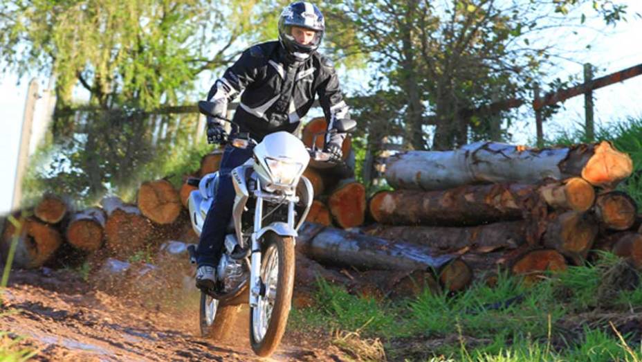 Preço sugerido é de 18.900 reais | <a href="https://beta-develop.quatrorodas.abril.com.br/moto/noticias/falcon-400-esta-volta-691979.shtml" target="_blank" rel="migration">Leia mais</a> Preço sugerido é de 18.900 reais | <a href="https://beta-develop.quatrorodas.abril.com.br/moto/noticias/falcon-400-esta-volta-691979.shtml" target="_blank" rel="migration">Leia mais</a>