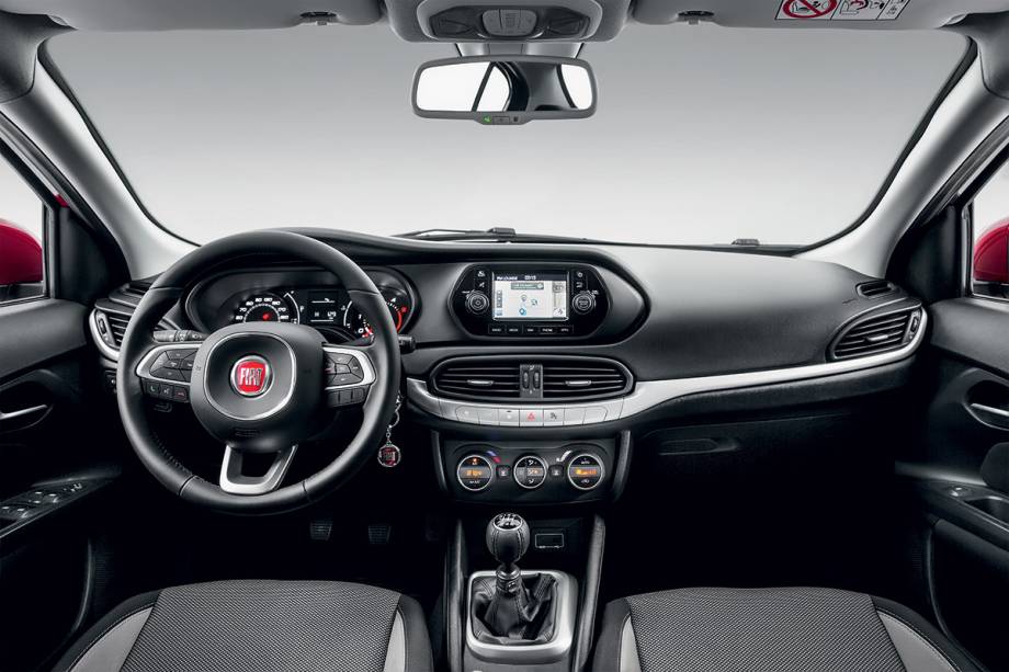 Componentes como volante e bot&otilde;es do ar-condicionado s&atilde;o iguais aos do Jeep Renegade.