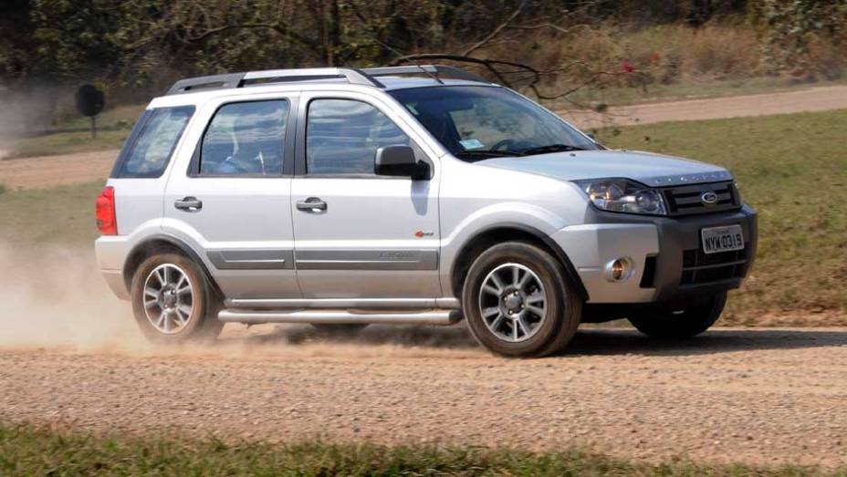 Os pilotos guiam em altas velocidades, exigindo o m&aacute;ximo dos ve&iacute;culos. <a href="https://beta-develop.quatrorodas.abril.com.br/reportagens/casa-ford-638095.shtml" rel="migration">Leia mais</a>