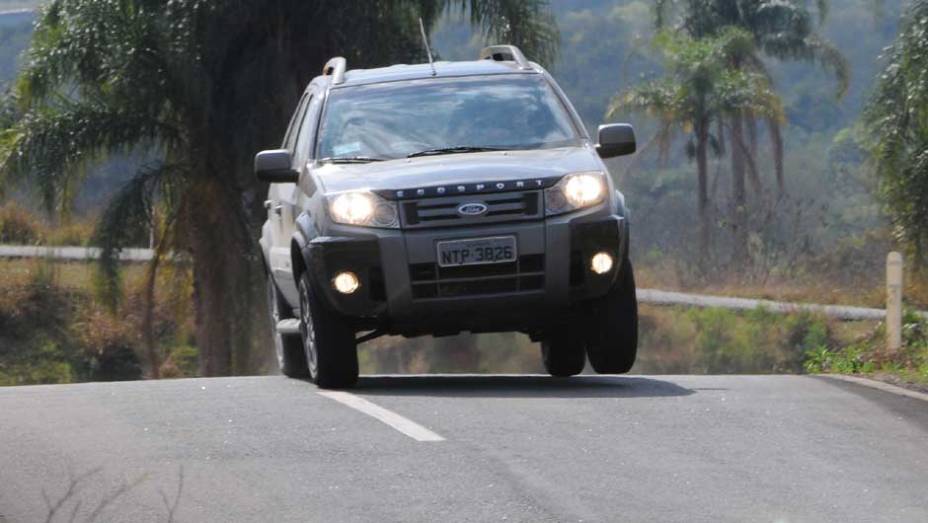Em algumas partes, as rodas do carro deixam o ch&atilde;o. <a href="https://beta-develop.quatrorodas.abril.com.br/reportagens/casa-ford-638095.shtml" rel="migration">Leia mais</a>