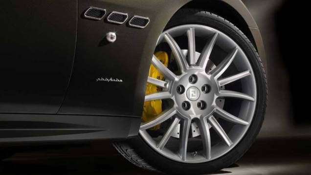 Pot&ecirc;ncia gerada pelo motor &eacute; de 440 cv