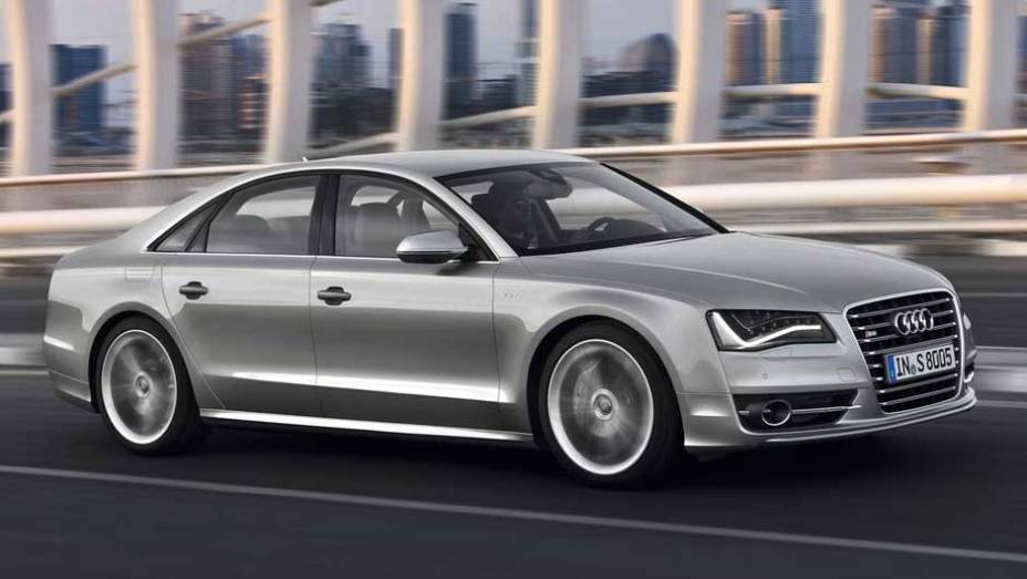 Motor 4.0 TFSI V8 gera 520 cavalos de potência Motor 4.0 TFSI V8 gera 520 cavalos de potência