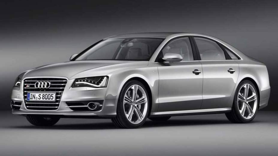 Modelo se destaca pelas rodas de 20 polegadas Modelo se destaca pelas rodas de 20 polegadas