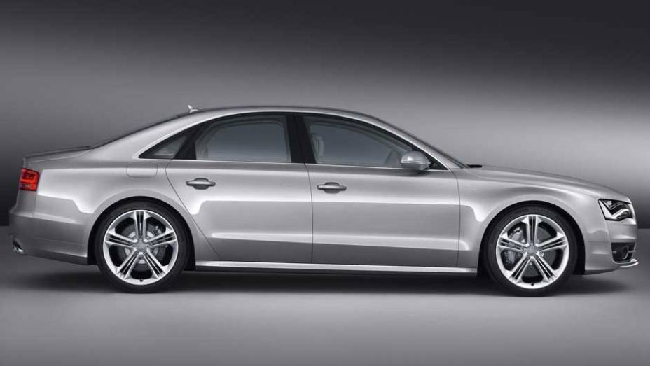 Sistema de estacionamento oferece quatro câmeras no veículo Sistema de estacionamento oferece quatro câmeras no veículo