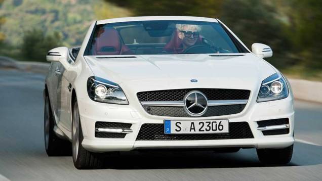 Velocidade máxima do modelo é de 243 km/h Velocidade máxima do modelo é de 243 km/h