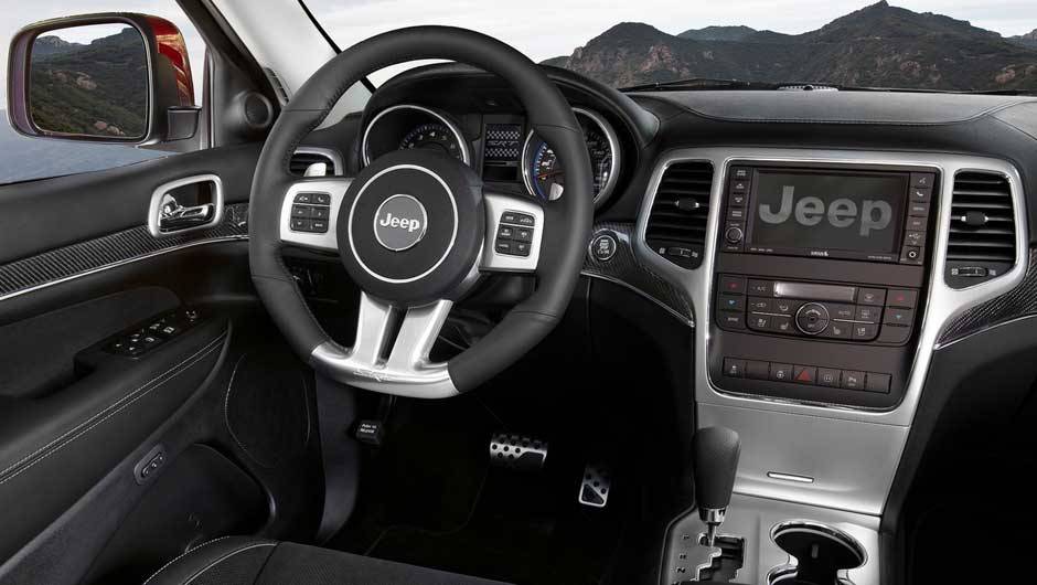 Interior possui revestimento em couro Nappa Interior possui revestimento em couro Nappa