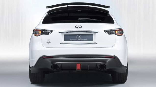 Saias laterais também se destacam no Infiniti FX50 by Vettel Saias laterais também se destacam no Infiniti FX50 by Vettel