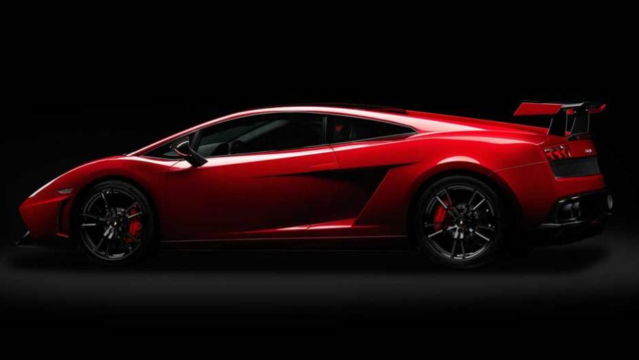 Esportivo &eacute; movido por um motor 5.2 l V10 que produz 570 cv de pot&ecirc;ncia