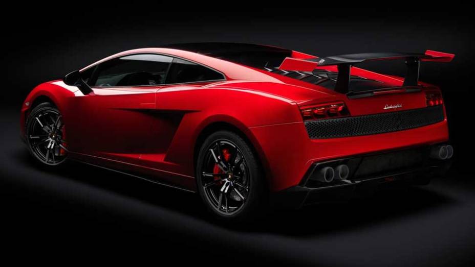 Transmiss&atilde;o &eacute; sequencial, de seis velocidades