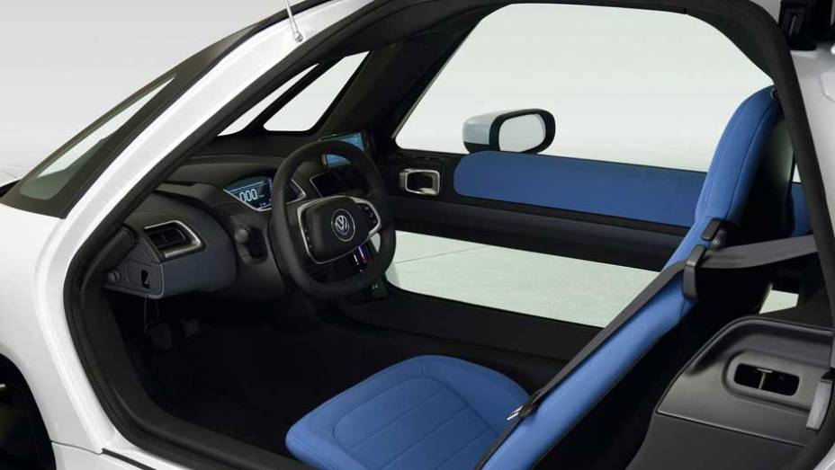 Modelo comporta apenas uma mochila ou mala pequena Modelo comporta apenas uma mochila ou mala pequena