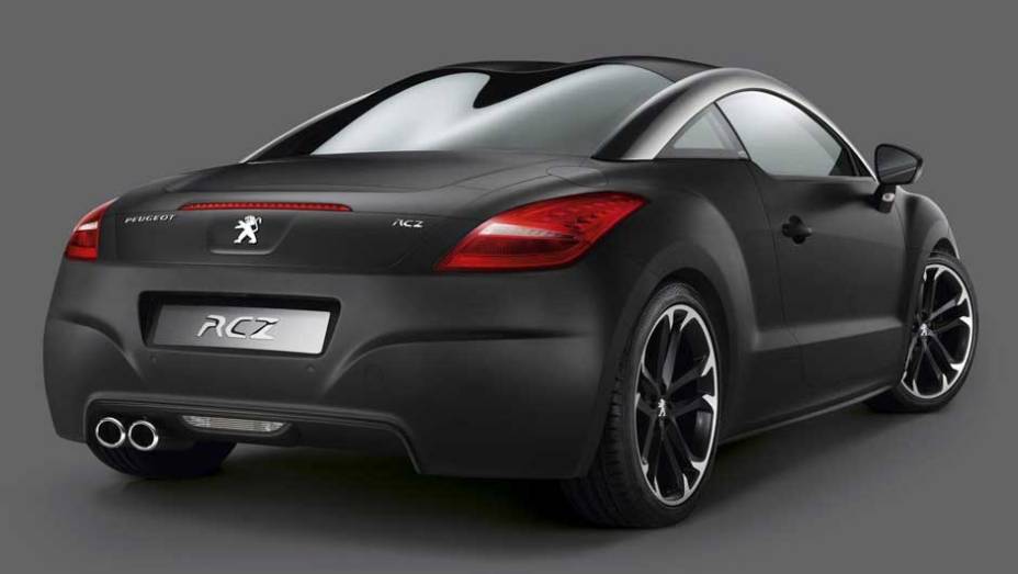 Veículo recebeu acabamento em preto fosco e cinza Veículo recebeu acabamento em preto fosco e cinza