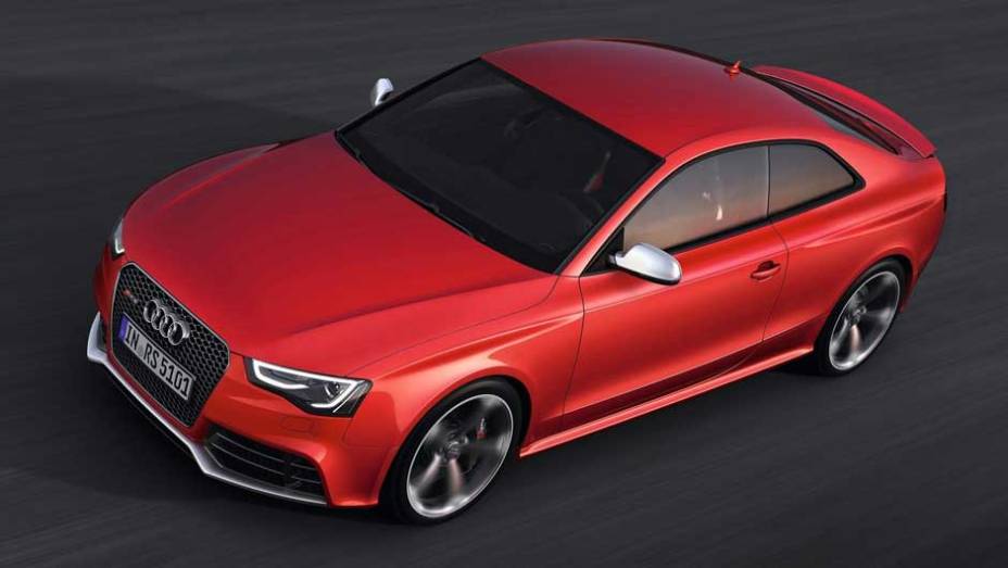 Esportivo é movido por motor V8 de 4.2 l Esportivo é movido por motor V8 de 4.2 l