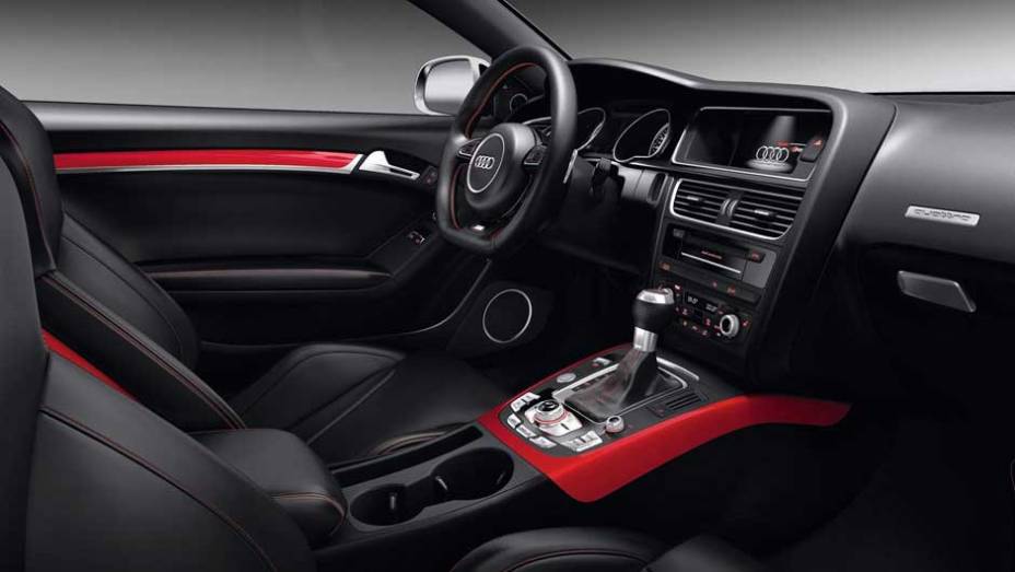 Câmbio é automatizado de dupla embreagem S-tronic com sete velocidades Câmbio é automatizado de dupla embreagem S-tronic com sete velocidades