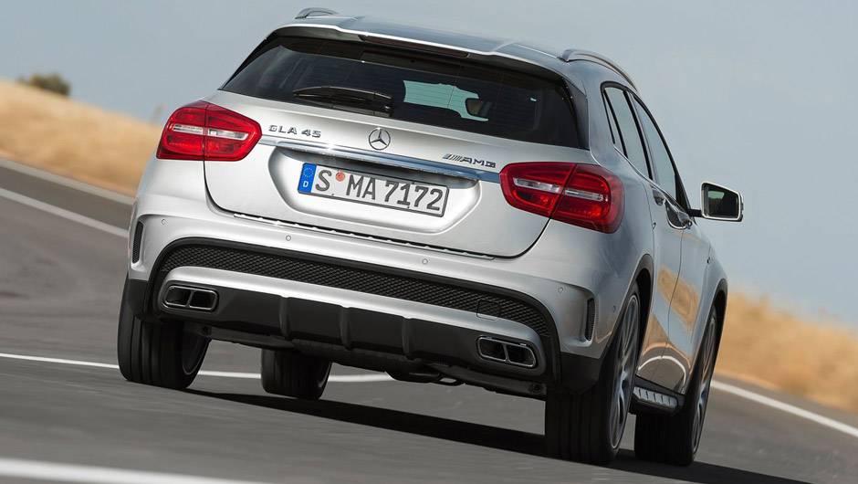 O para-choque traseiro tem um extrator de ar que melhora a aerodinâmica | <a href="https://beta-develop.quatrorodas.abril.com.br/noticias/saloes/detroit-2014/mercedes-benz-revela-gla-amg-766617.shtml" rel="migration">Leia mais</a> O para-choque traseiro tem um extrator de ar que melhora a aerodinâmica | <a href="https://beta-develop.quatrorodas.abril.com.br/noticias/saloes/detroit-2014/mercedes-benz-revela-gla-amg-766617.shtml" rel="migration">Leia mais</a>