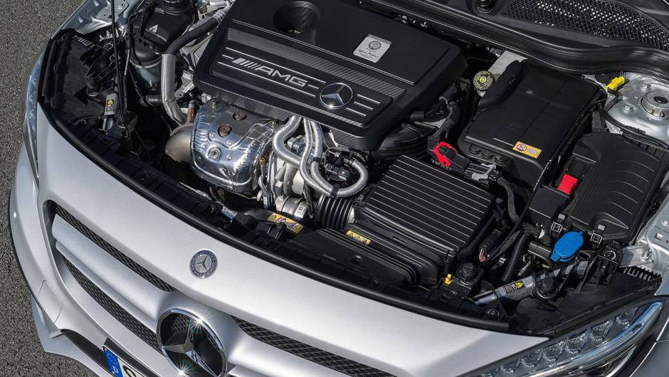 Mas a principal estrela &eacute; o motor 2.0 turbo, que entrega 360 cv, ou 180 cv por litro; o GLA 45 AMG ser&aacute; revelado oficialmente no Sal&atilde;o de Detroit | <a href="https://beta-develop.quatrorodas.abril.com.br/noticias/saloes/detroit-2014/mercedes-benz-revela-gla-amg-766617.s" rel="migration"></a>