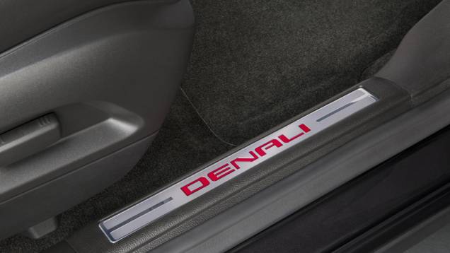 Modelo possui duas opções de motores, uma quatro cilindros e outra V6 | <a href="https://beta-develop.quatrorodas.abril.com.br/noticias/saloes/new-york-2015/gmc-revela-terrain-2016-reestilizada-852111.shtml" target="_blank" rel="migration">Leia mais</a> Modelo possui duas opções de motores, uma quatro cilindros e outra V6 | <a href="https://beta-develop.quatrorodas.abril.com.br/noticias/saloes/new-york-2015/gmc-revela-terrain-2016-reestilizada-852111.shtml" target="_blank" rel="migration">Leia mais</a>