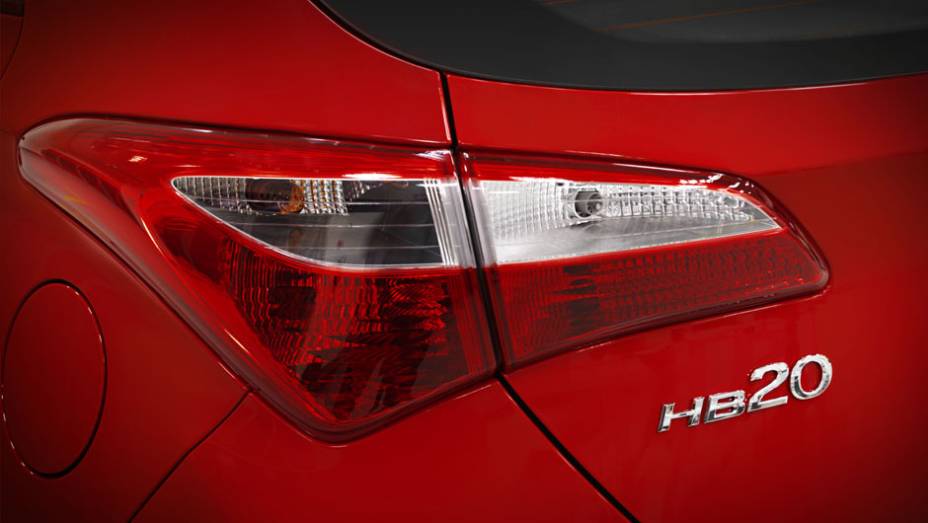 Únicas fotos divulgadas do modelo são restritas a pequenos detalhes | <a href="https://beta-develop.quatrorodas.abril.com.br/carros/lancamentos/novo-hyundai-sera-chamado-hb20-693564.shtml" target="_blank" rel="migration">Leia mais</a> Únicas fotos divulgadas do modelo são restritas a pequenos detalhes | <a href="https://beta-develop.quatrorodas.abril.com.br/carros/lancamentos/novo-hyundai-sera-chamado-hb20-693564.shtml" target="_blank" rel="migration">Leia mais</a>