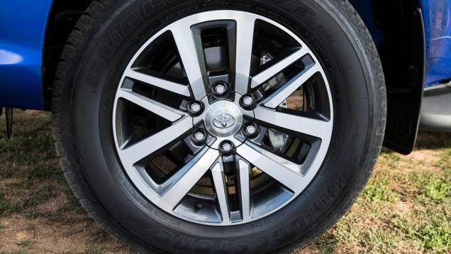 Opções de rodas diferentes para cada versão, com tamanhos de 16, 17 e 18 polegadas | <a href="https://beta-develop.quatrorodas.abril.com.br/noticias/fabricantes/toyota-revela-nova-hilux-2016-867763.shtml" rel="migration">Leia mais</a> Opções de rodas diferentes para cada versão, com tamanhos de 16, 17 e 18 polegadas | <a href="https://beta-develop.quatrorodas.abril.com.br/noticias/fabricantes/toyota-revela-nova-hilux-2016-867763.shtml" rel="migration">Leia mais</a>