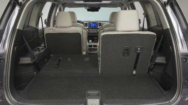 Interior espaçoso possui três fileiras de bancos | <a href="https://beta-develop.quatrorodas.abril.com.br/noticias/fabricantes/honda-divulga-imagens-pilot-2016-835540.shtml" rel="migration">Leia mais</a> Interior espaçoso possui três fileiras de bancos | <a href="https://beta-develop.quatrorodas.abril.com.br/noticias/fabricantes/honda-divulga-imagens-pilot-2016-835540.shtml" rel="migration">Leia mais</a>