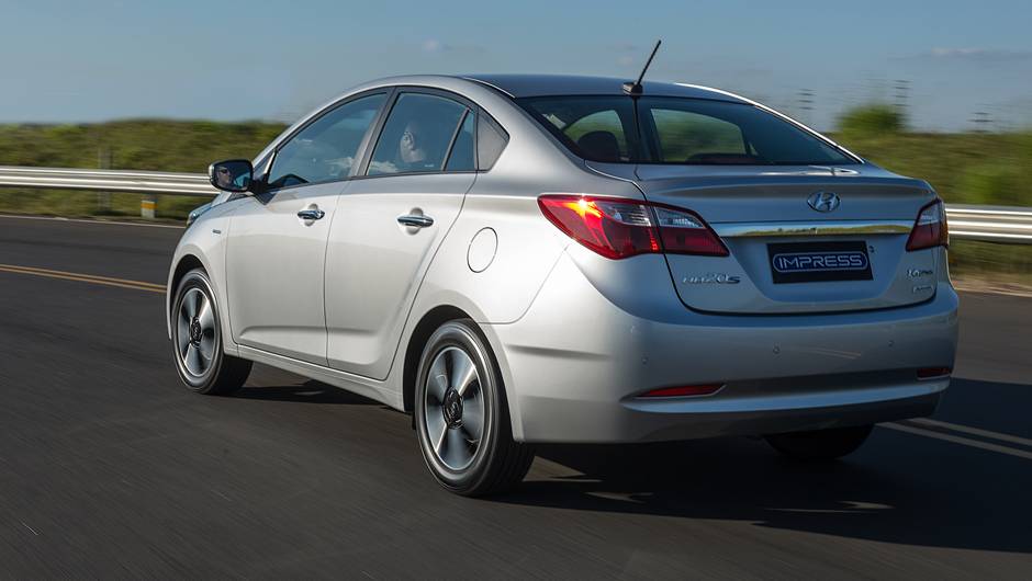 Mecanicamente o carro não mudou, mantendo opção de transmissão manual ou automática | <a href="https://beta-develop.quatrorodas.abril.com.br/noticias/fabricantes/hyundai-hb20s-impress-869080.shtml" rel="migration">Leia mais</a> Mecanicamente o carro não mudou, mantendo opção de transmissão manual ou automática | <a href="https://beta-develop.quatrorodas.abril.com.br/noticias/fabricantes/hyundai-hb20s-impress-869080.shtml" rel="migration">Leia mais</a>