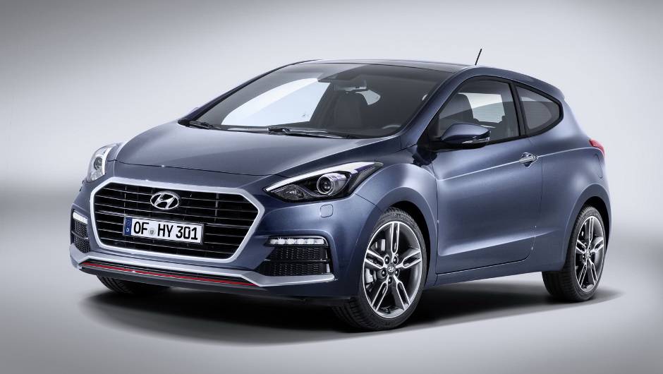Vers&atilde;o turbo traz entradas de ar inferiores, al&eacute;m de um friso vermelho no centro | <a href="https://beta-develop.quatrorodas.abril.com.br/noticias/fabricantes/hyundai-revela-facelift-i30-820005.shtml" rel="migration">Leia mais</a>