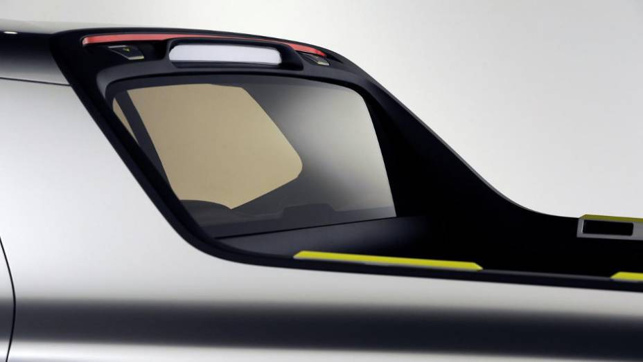 Santa Cruz Concept conta com laterais mais elevadas na parte da ca&ccedil;amba | <a href="https://beta-develop.quatrorodas.abril.com.br/noticias/saloes/detroit-2015/hyundai-revela-conceito-santa-cruz-detroit-825121.shtmll" rel="migration">Leia mais</a>