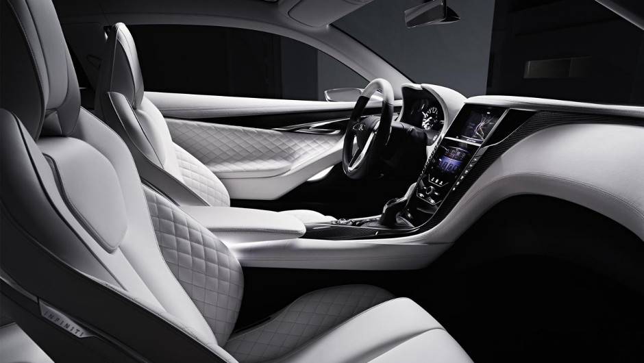 Interior &eacute; marcado pelo luxo e sofistica&ccedil;&atilde;o, como bancos com acolchoamento lateral | <a href="https://beta-develop.quatrorodas.abril.com.br/noticias/saloes/detroit-2015/infiniti-revela-q60-concept-detroit-824520.shtml" rel="migration">Leia mais</a>