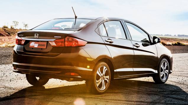 Médios: Honda City 1.5 16V Flex - 9,3 km/l etanol - 13,3 km/l gasolina | <a href="https://beta-develop.quatrorodas.abril.com.br/noticias/mercado/inmetro-divulga-ranking-2015-programa-etiquetagem-veicular-827512.shtml" rel="migration">Leia mais</a> Médios: Honda City 1.5 16V Flex - 9,3 km/l etanol - 13,3 km/l gasolina | <a href="https://beta-develop.quatrorodas.abril.com.br/noticias/mercado/inmetro-divulga-ranking-2015-programa-etiquetagem-veicular-827512.shtml" rel="migration">Leia mais</a>